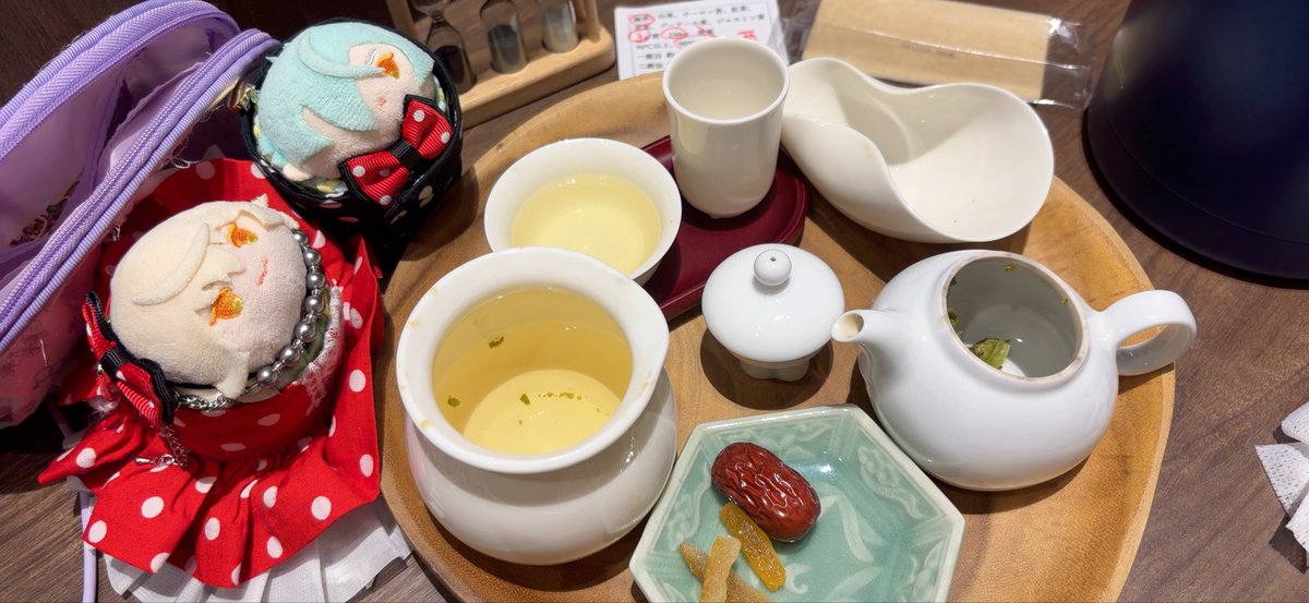 blue_eighter_N's tweet photo. ひみつきちで大好きなお茶をしこたま飲んでおる🍵 https://t.co/MnNtPbzaVX