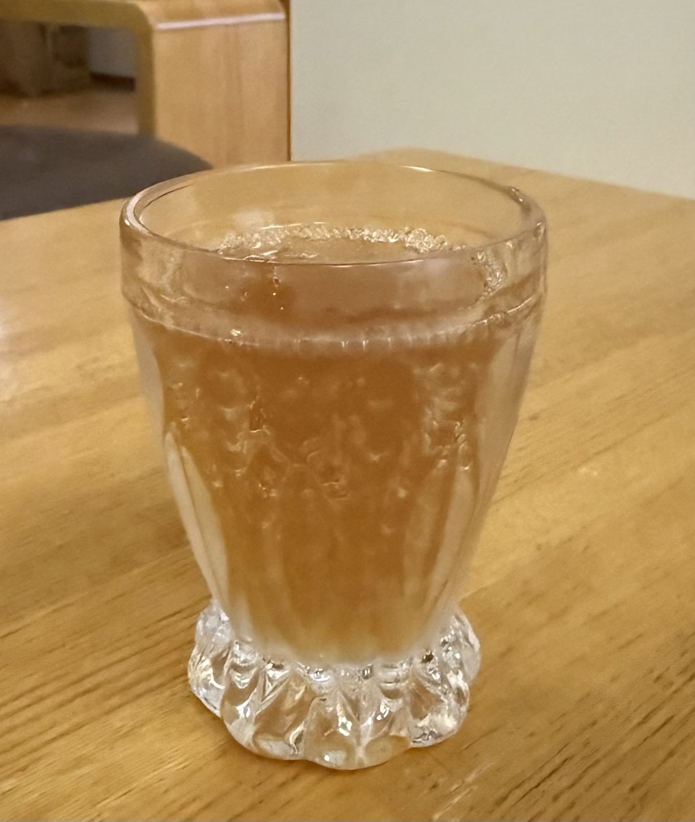 viergem9's tweet photo. 普段は飲み物で甘いものを摂らないようにしているけれど、最近は完熟梅ちゃんシロップを炭酸水で割ったジュースを甘いものが欲しくなった時に飲んでます🤤
ちょっぴり酸味があってフルーティーな香りに気持ちが満たされるぅ☺️

てんさい糖と素炊糖の2種類作ったけれど好みはてんさい糖かな🥰 https://t.co/dLitJIRISg