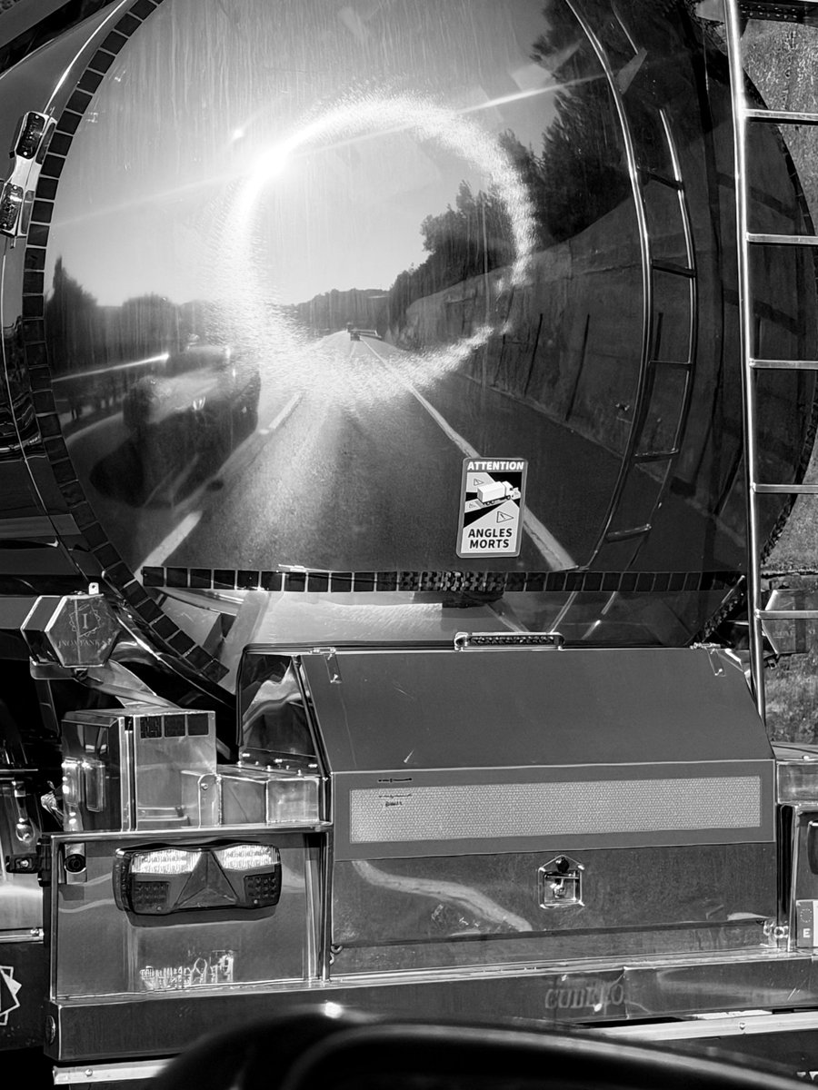 Alonein43672278's tweet photo. #photography #blackandwhite #highway #truck #sun #reflex https://t.co/2hjYrcu70S