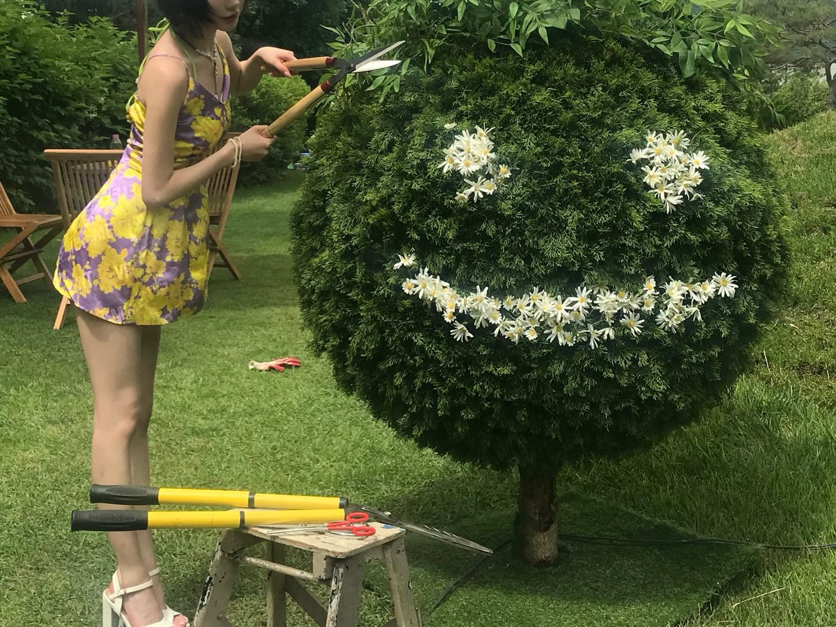 enamiew's tweet photo. Summer is here, and I always ready for it. 💛💜 https://t.co/tBS797e0ZK