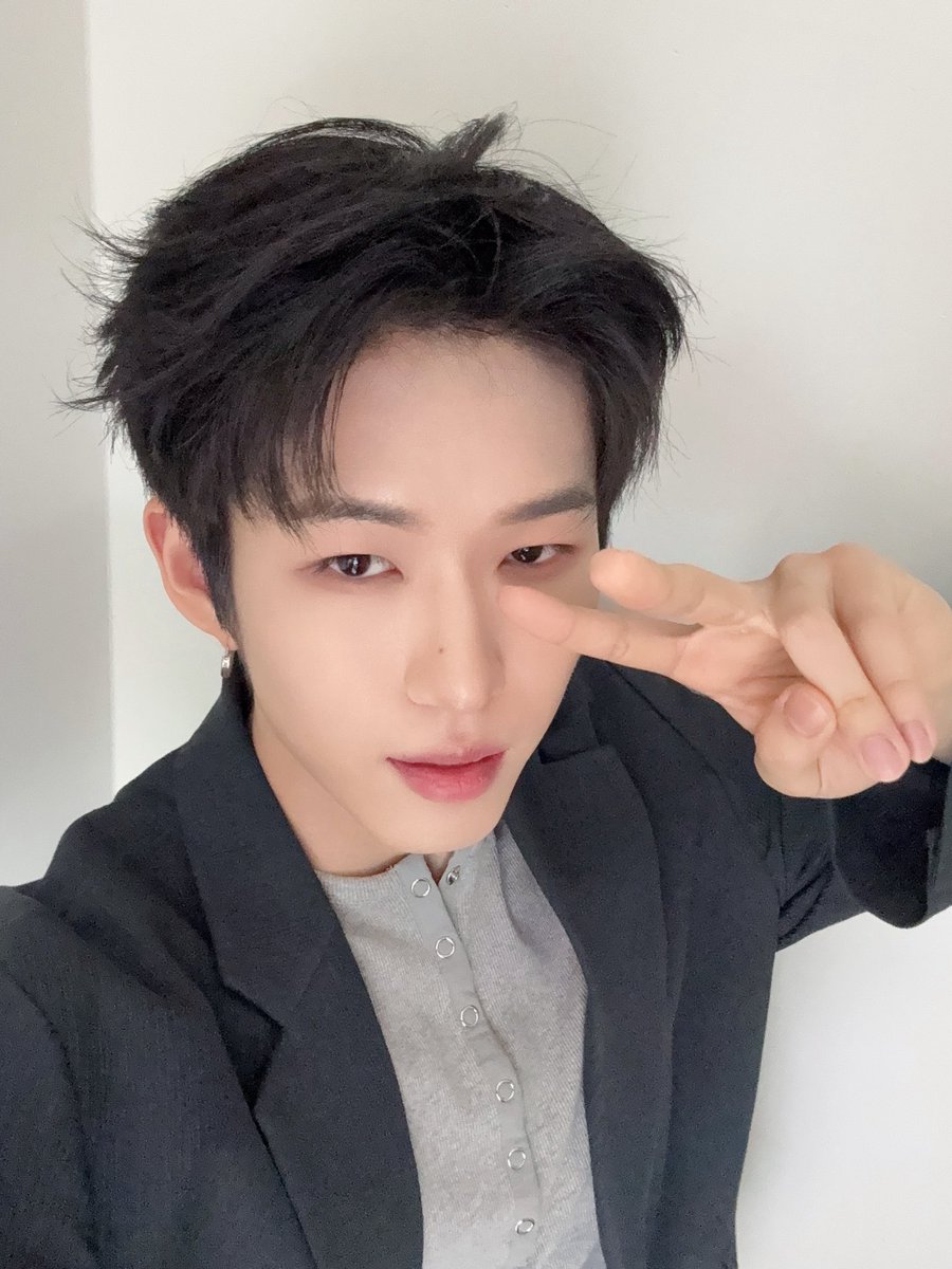 YOUNITE_twt's tweet photo. 오늘 날씨 좋네ㅎ🍀🍀

#DEY #데이 https://t.co/EXfRV4ODkR
