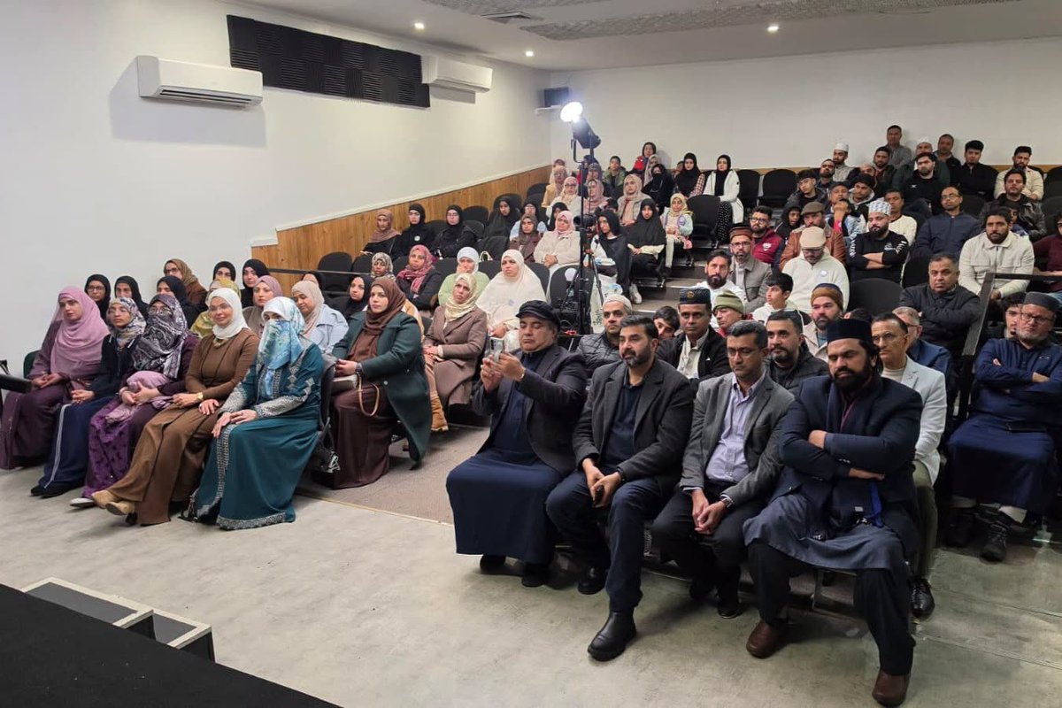 DrHussainQadri's tweet photo. Prof. Dr. Hussain Mohi-ud-Din Qadri, President of Minhaj-ul-Quran International, delivered the spiritually uplifting welcome address at the commencement of Al-Hidayah Australia 2026.
Prof. Dr. Hussain Mohi-ud-Din Qadri, called upon the participants to dedicate the next three nights and two days to spiritual renewal by setting aside worldly distractions and immersing themselves in the remembrance of Allah and His Beloved Messenger ﷺ.
He encouraged the attendees to strengthen their relationship with Allah, deepen their love for the Holy Prophet ﷺ, cultivate noble character, and reflect on the areas of their lives that require spiritual growth and self-reformation.
Al-Hidayah is a journey of faith, character, and transformation, inspiring hearts to reconnect with their Creator and embrace the timeless teachings of Islam.
#AlHidayah2026 #MinhajulQuran #YouthDevelopment #Australia #MQI #DrHussainQadri #Dhikr #LoveOfTheProphet