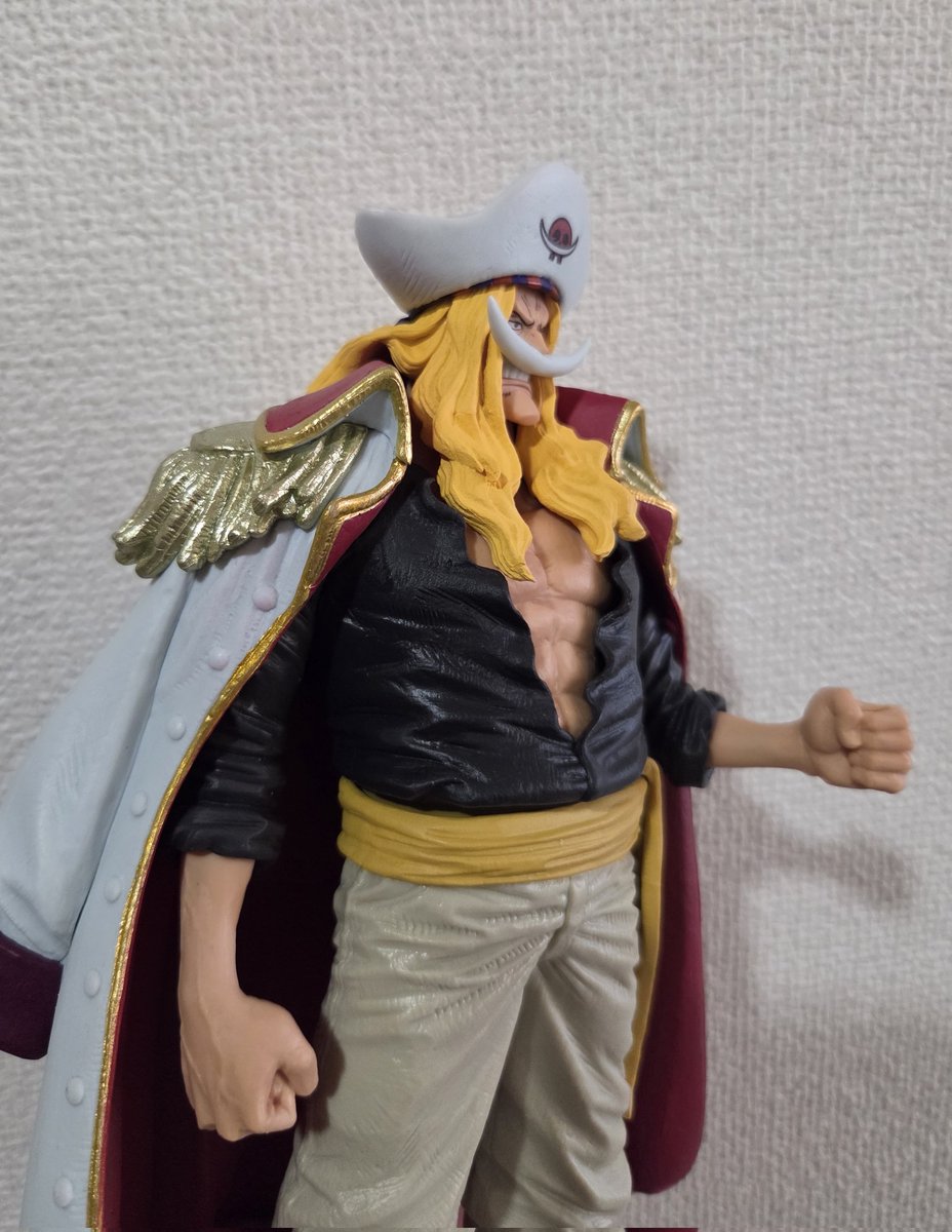 aome_op's tweet photo. KOAの白ひげを今さらゴトン。
大きさは一番くじのシャムロックとほぼ同じ(箱に戻すので武器は未開封)。顔は原作にかなり近いと思う。
素立ち+原作顔=ワイ歓喜なんです。 https://t.co/tofzlQyzJJ