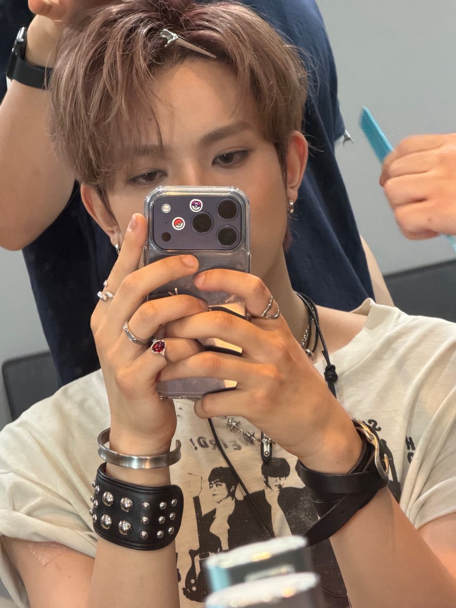 heelunus's tweet photo. ALL TEN FINGERS https://t.co/BeXt2OvWm7