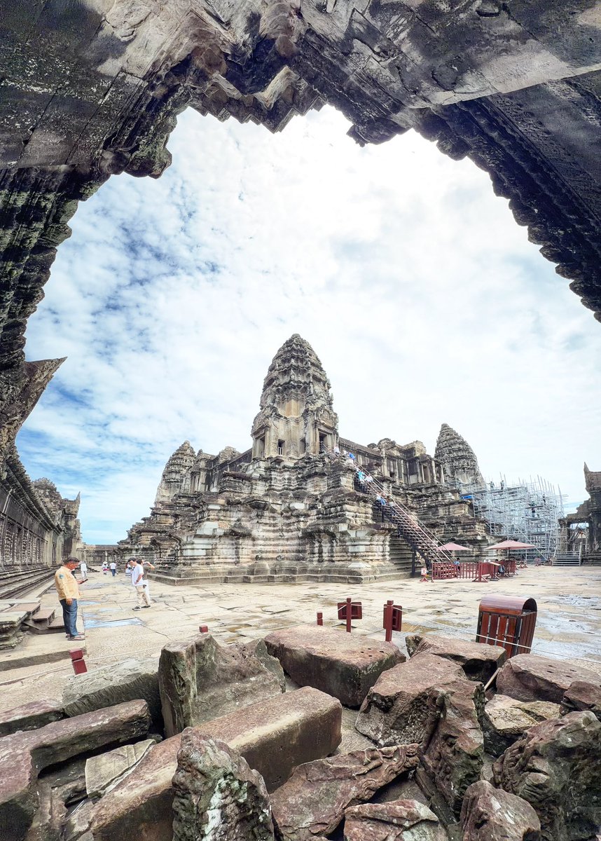 SarounSean's tweet photo. Amazing tour at Angkor Wat temple! https://t.co/E5TW3uEA70