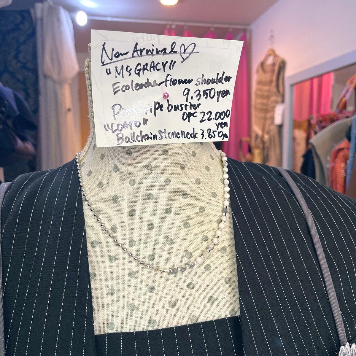 mischievousfff's tweet photo. 本日営業日です🧚
【M's GRACY】多機能エコレザーショルダーバッグ4カラー新入荷です🤎🩶🤍🖤
ビスチェ付きピンストライプワンピース、ブラックと合わせました🖤

次の営業日は7/15(水)です🧚
#mischievousfairy
#亀有
#セレクトショップ
#エムズグレイシー
#新入荷

https://t.co/maPr1a2B4U https://t.co/xzM97nqUnU