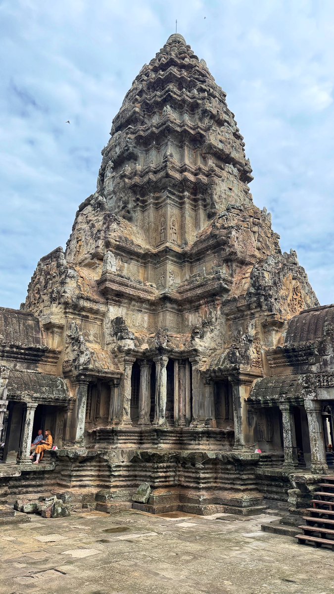 SarounSean's tweet photo. Amazing tour at Angkor Wat temple! https://t.co/E5TW3uEA70