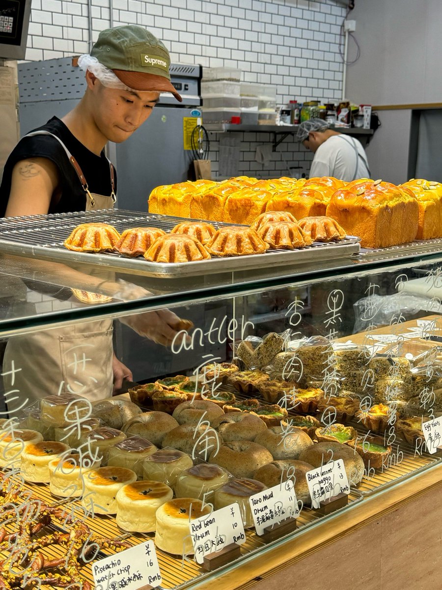 kxffv29935396's tweet photo. Just found the hidden gem for matcha lovers! This little café’s molten matcha lava cake is pure heaven—runny center, bitter-sweet balance, and the creamiest latte to pair. 10/10 will come back next weekend! https://t.co/hgyGC5xMKO