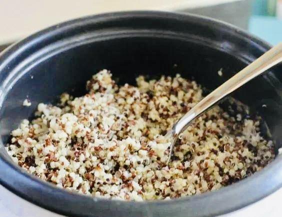 soyyp21334489's tweet photo. [Try this 5-min broccoli chicken quinoa bowl for your fat loss journey! High protein, low carb u0026 super tasty. Perfect quick lunch ]， https://t.co/l3jBhRzHp0