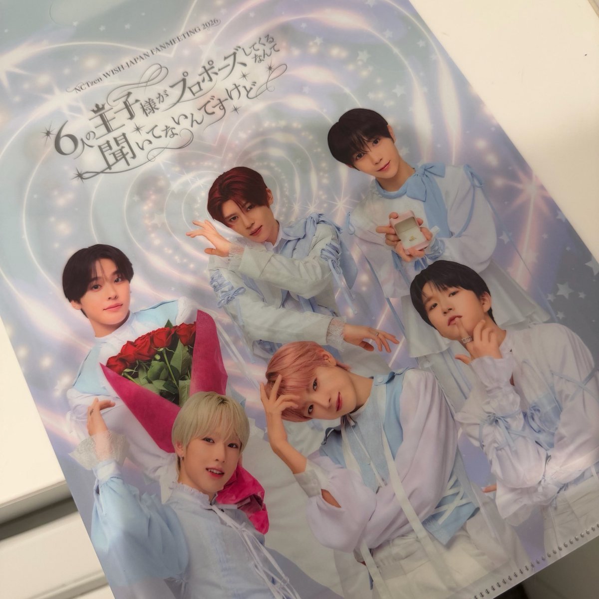 nkOoct's tweet photo. 入場の時に貰ったこれバッグ入らなくて
手持ちですよwwww誠に恥ずかしいww https://t.co/kvNdQntlfh