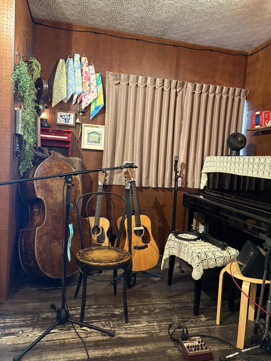 GenkiSmoky's tweet photo. アコースティック(弾き語り系)のライブに行ってきた

アコギを弾くプレイヤーのタッチの力量ってすっごいなぁ https://t.co/IJzmKpmXTx