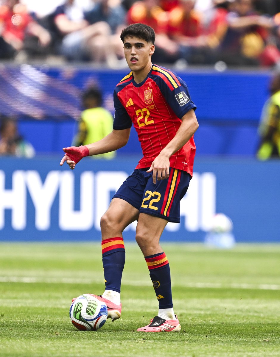 LigadeCampeones's tweet photo. 🇪🇸 Imperial Pau Cubarsí 💪

#UCL https://t.co/UtNI8Sw7lY