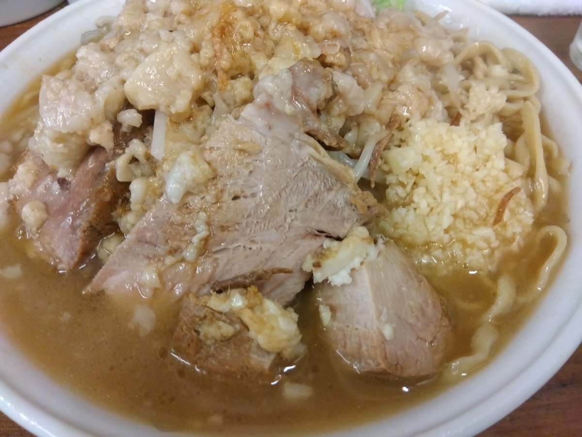 ramenmanblack's tweet photo. ふぅ、やっぱりラーメン二郎は最高だぜ、今日はニンニクマシアブラマシカラメでした

#ラーメン 
#ラーメン二郎 https://t.co/QJnPv27P8e