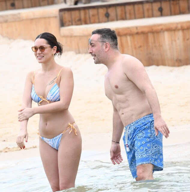 PopFestTR's tweet photo. Oğuzhan Koç ve Hazal Subaşı, Çeşme'de tatil yaparken görüntülendi. https://t.co/WhhP2b3nAD