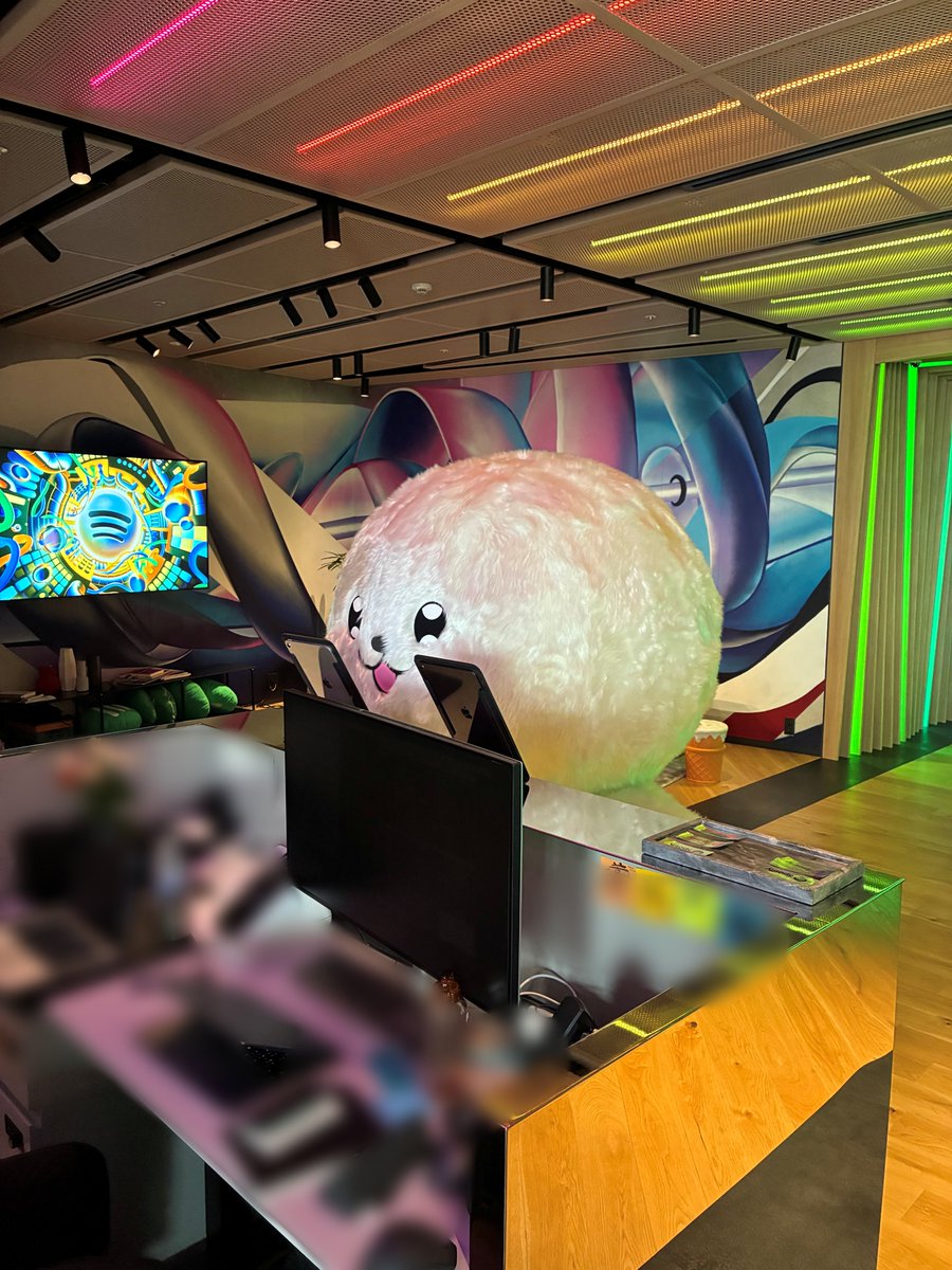 seihantai_x's tweet photo. 先日、Spotifyのオフィスにイエティがお邪魔しました🎵
入館申請をしてオフィス訪問をしているイエティをご覧ください。

#7co さん、#MegaShinnosuke さんともお会いしました！その模様は #Spotify Japanやアーティストさんのアカウントをチェック✅
#正反対な君と僕
 
@SpotifyJP 
@iam_7co
@MegaShinnosuke
@megashin_info