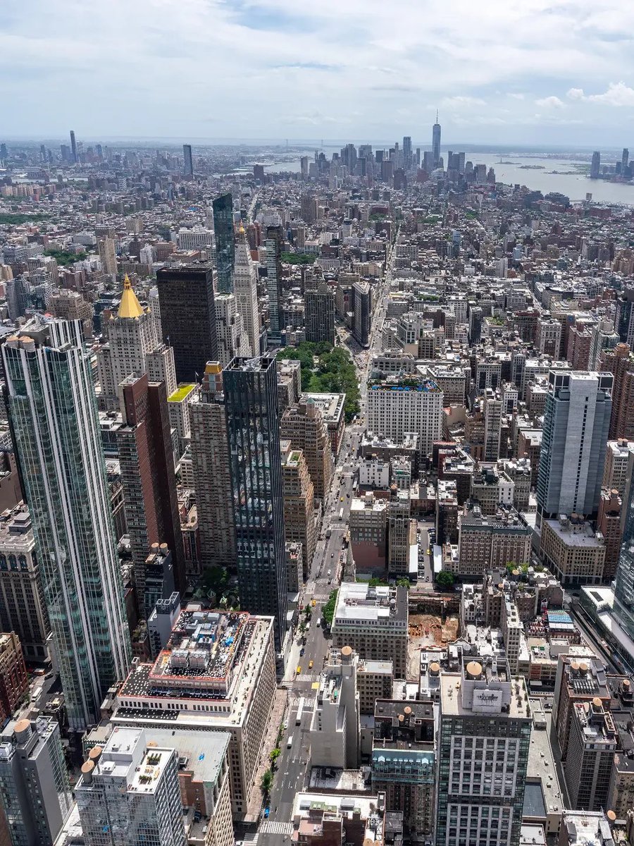 GWorld16141's tweet photo. Aerial view of NYC 🗽 https://t.co/NCGWo847xs