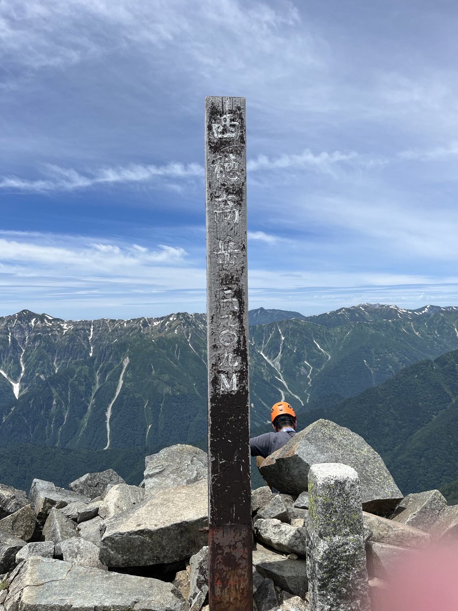 ymkmaka's tweet photo. 西穂高岳登頂⛰️
きつかったけど楽しかった😁
お天気も曇り予報でそのつもりだったけど晴れ間もあって最高な眺望でした🥰 https://t.co/y9KTKfKpMs