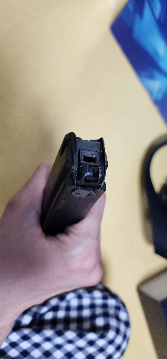 telihaem's tweet photo. 진짜 진짜 오렌만에 밀리터리 글을 쓰네요
드디어 염원 하던 vfc mp5 (v2)를 구매했습니다 
해외직구이며 상하부 배송 도착 하자 마자 미리 구해둔 전방 상부 레일 장착 해주었습니다! 이게 SMG의 근본이죠!
하지만 단점이 많은 녀석이죠
특히 볼트 케리어쪽에 많은데 그 설명은 패스 하겠습니다
#mp5 https://t.co/F9xIqpkoov