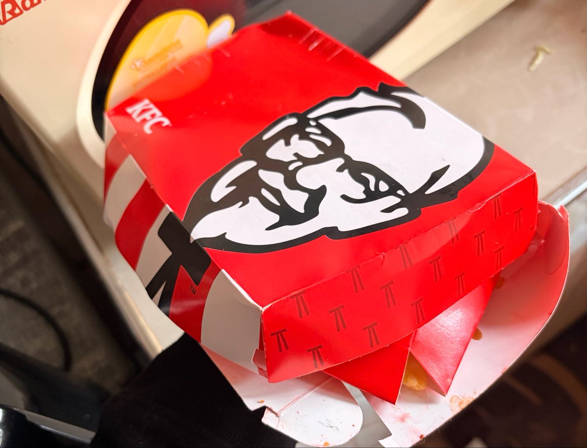 N161200's tweet photo. @KFCinKenya Is this the standard of delivery these days? https://t.co/vTtZBHL0ZE