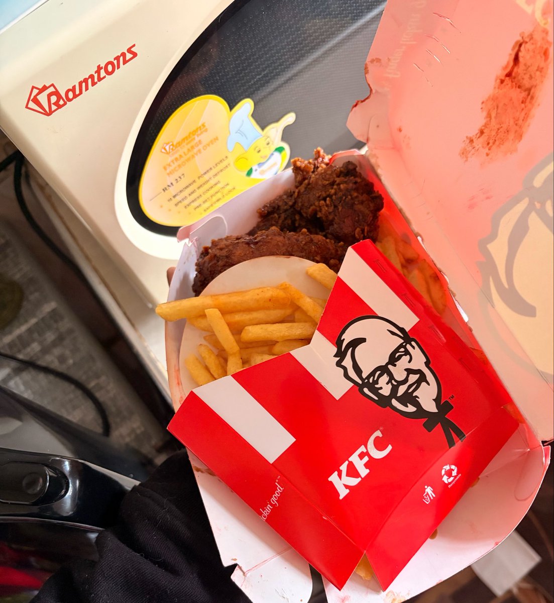 N161200's tweet photo. @KFCinKenya Is this the standard of delivery these days? https://t.co/vTtZBHL0ZE