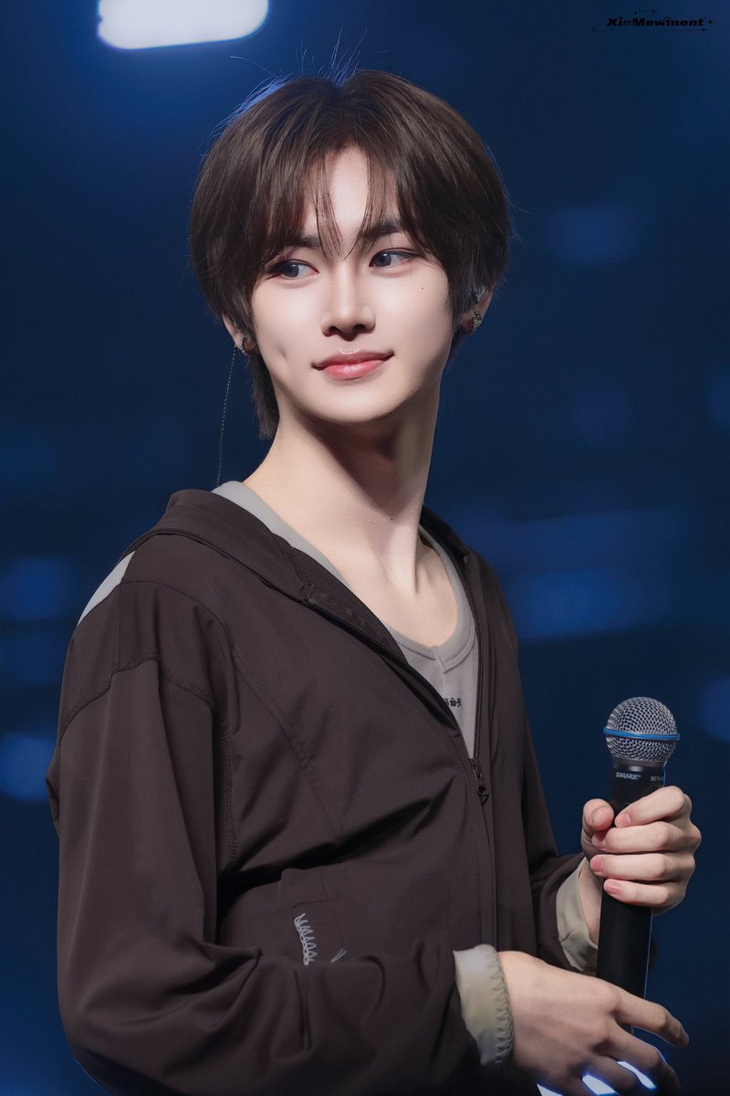 forrwon's tweet photo. 안냥이 눈이랑 보조개봐…🥹✨ https://t.co/Q50cRC4SNa