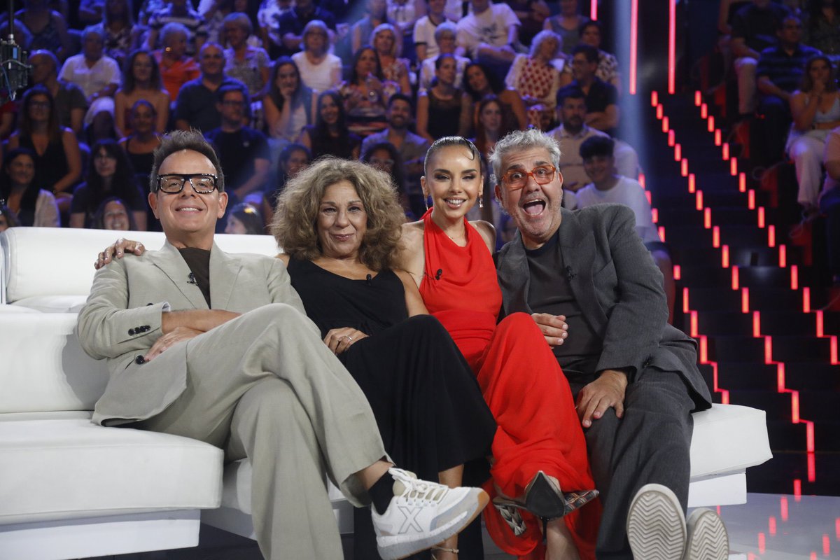 Chenoa's tweet photo. Gracias a tod@s por vernos ayer en la #TCMSSemifinal 🤩 Espero que lo pasarais tan bien como nosotros.❤️El viernes que viene os esperamos en la gran final en directo en @antena3com y @atresplayer 🥰 Besitos. 😘😘😘
📷 @JoseIrunFoto
@Gestmusic @atresmediacom @AliasManagement https://t.co/iH3McETnwW