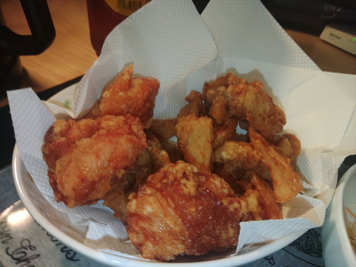 Pakamusuko's tweet photo. レイド中のユニメンにメシテロしながら軟骨唐揚げともも唐揚げで晩飯兼晩飯🤤 https://t.co/CtiHhSUApJ