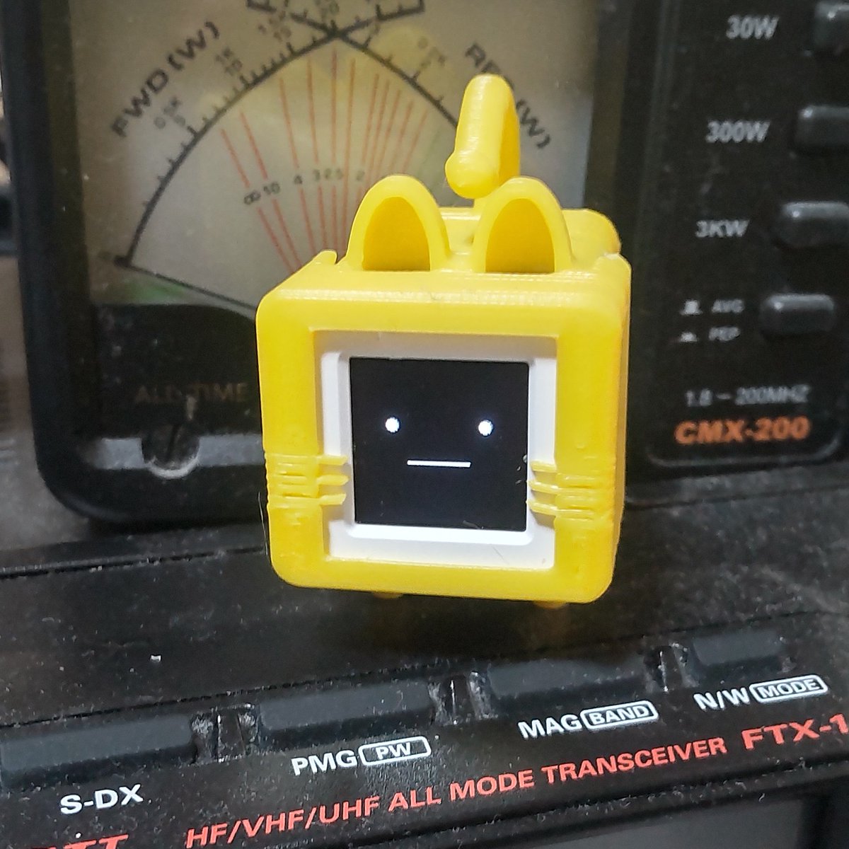 ji1pvv1's tweet photo. CWニャンコーダー出来ました。

電鍵を叩くとデコードします。
60秒放置するとｱﾄﾑﾆｬﾝ風に戻ります
文字は大きめ
電鍵の接続はお尻の端子（シュール）
デコードは欧文、記号、数字のみ（和文不可）
判定が厳しめなので、要調整
ハムフェアに持って行きます https://t.co/wBCP7i9Hlu