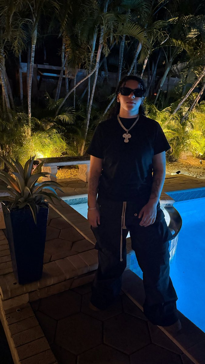 itsyaisii's tweet photo. what did I miss? #miami https://t.co/JyL8iOBeGS