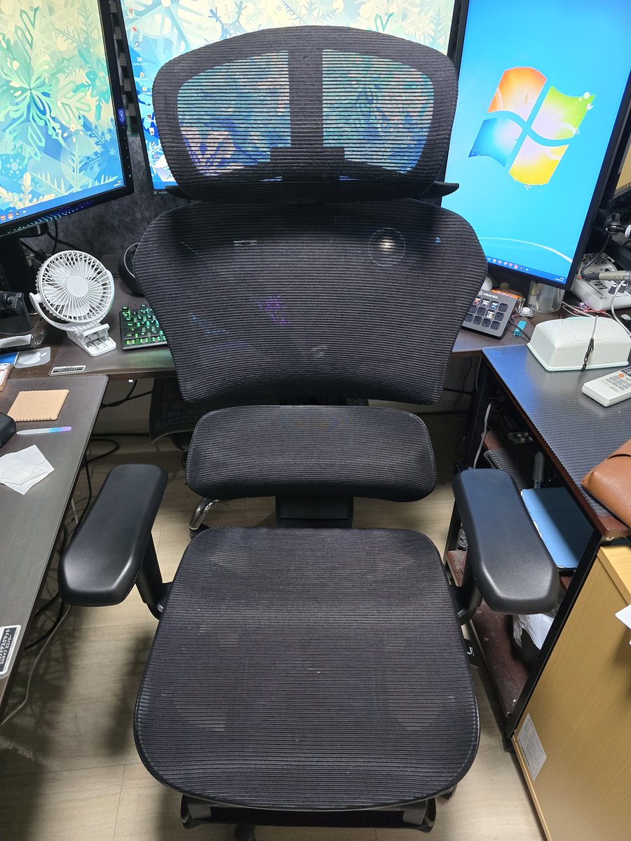teto_snowwind's tweet photo. My New Gear……
My New Chair…… https://t.co/XziaNdBbas