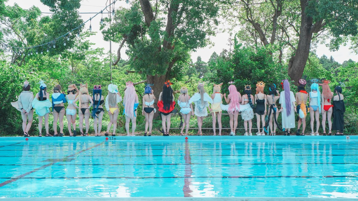 nil_cosplay's tweet photo. ブルアカ21人水着併せ🌻
#夏だ花火だ廃校オールナイト水着祭り2026 https://t.co/SuBOHq660H