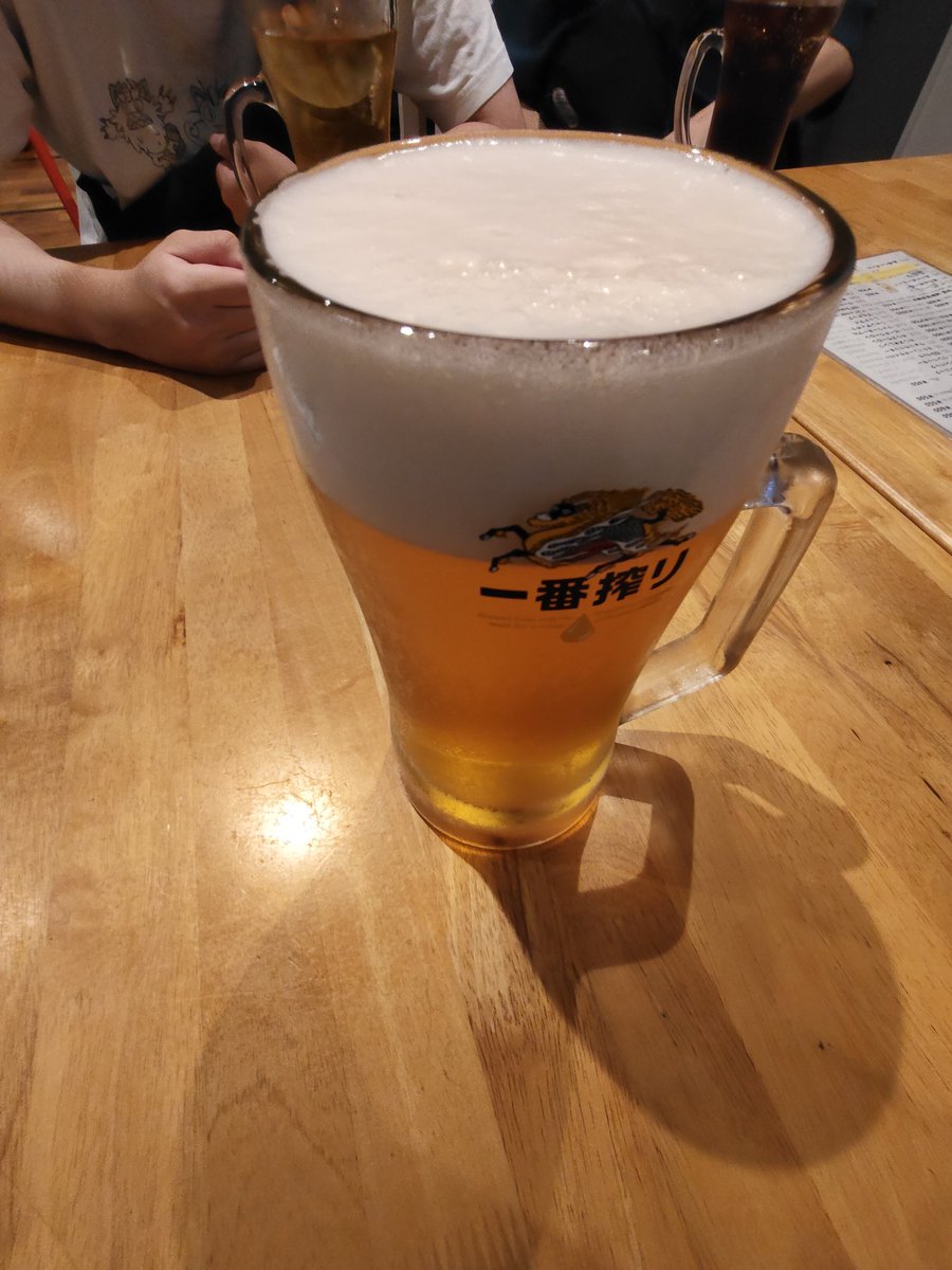 GORUDOFU's tweet photo. 友人と飲み( ᐛ )و
1Lジョッキある店だからお気に入り✌️ https://t.co/zqUYe2lJdw