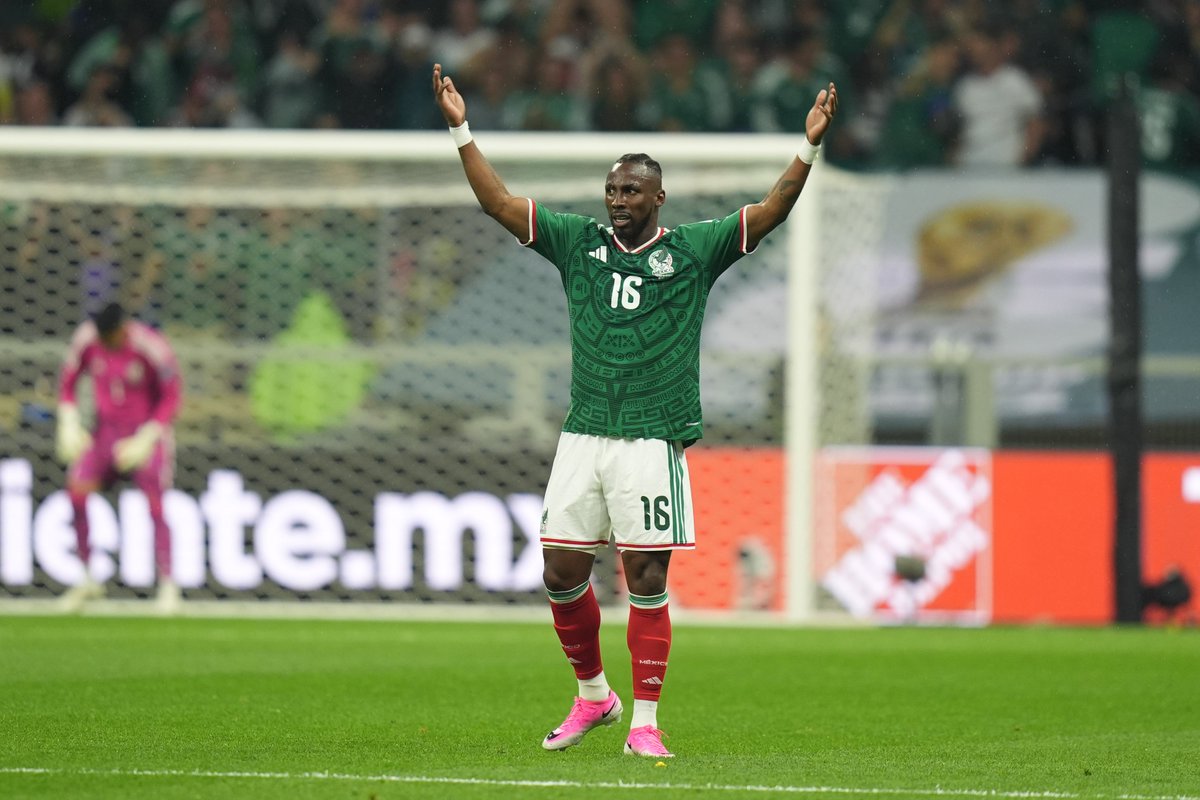 _BeFootball's tweet photo. 🚨 ASTON VILLA S’INTÉRESSE À JULIÁN QUIÑONES 🇲🇽 ! 👀💜

Les Villans ont pris des renseignements sur l’attaquant mexicain après ses bonnes performances au Mondial.

Les contacts avec son entourage se sont intensifiés, mais aucune offre n’a encore été formulée.

(@sachatavolieri) https://t.co/Yct6WiF3jj