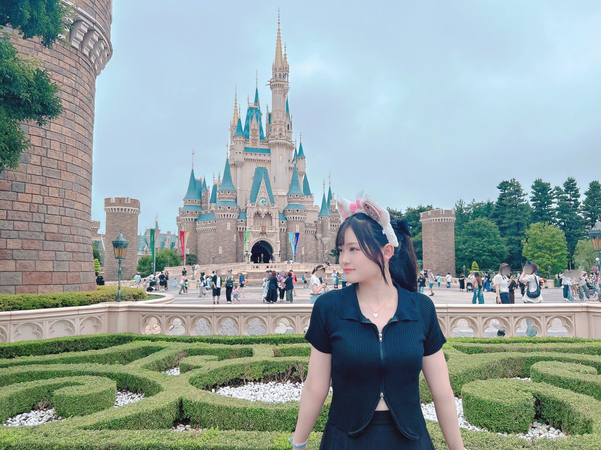 shion__on's tweet photo. 誕生日ディズニー🐭🏰してきました❕

キャストさんに沢山おめでとう言って貰えるの嬉しい🤍🤍ね https://t.co/XxhAeocIUZ