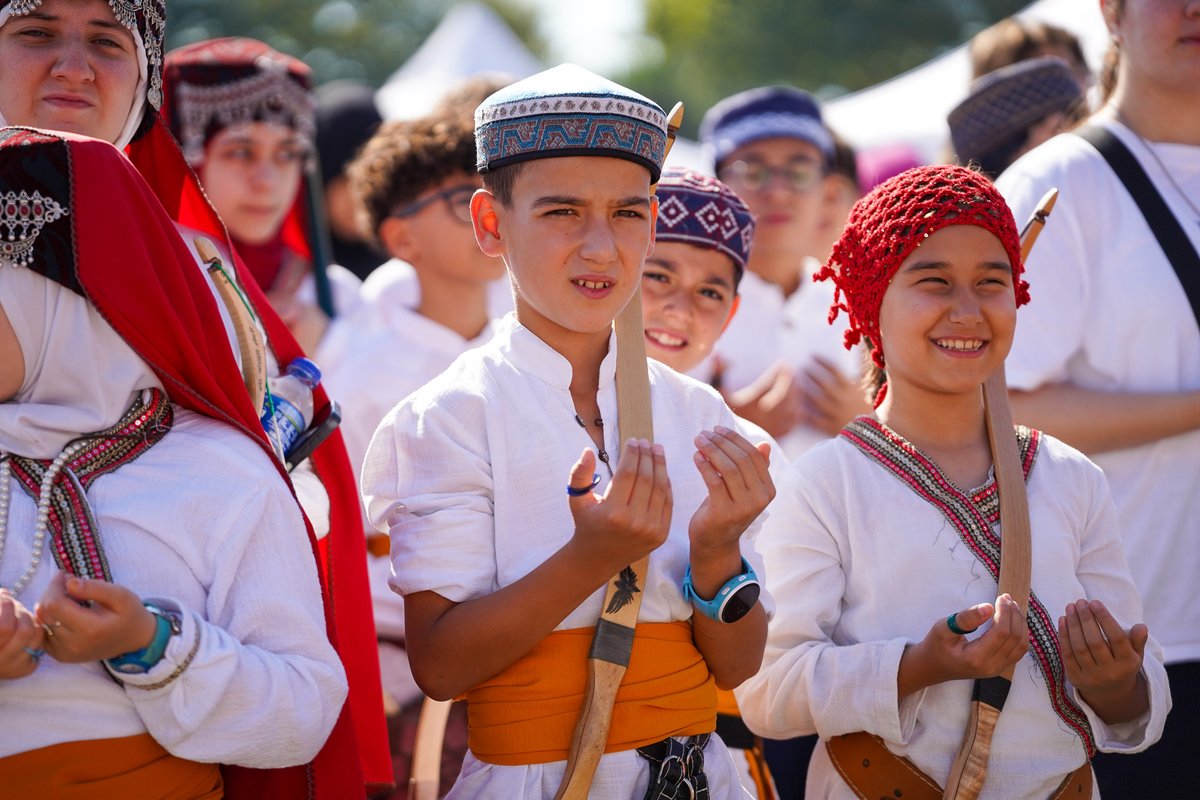tgtofed's tweet photo. Açık Hava Puta Türkiye Şampiyonası Bölge Elemeleri Bursa'da başladı! 🏹

Okçuluğun kadim şehirlerinden Bursa, 800'ü aşkın sporcuyu ağırlıyor.

Açılış töreninde edilen duaların ardından, deneme atışlarıyla mücadele başladı.

Tüm sporculara başarılar diliyoruz. 🎯 https://t.co/7wj6oy9jj6