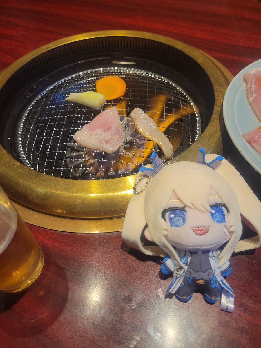kazamazama77's tweet photo. ラプラス、焼き肉だぞ！ https://t.co/AlFWH6HvJA