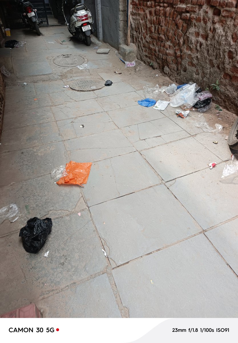 Quddus__'s tweet photo. Dear @aeeghmc149 @DC_Yakutpura @GHMCOnline Street sweeping not done. And after sweeping kindly dump/remove the garbage. Again it's coming back due to air. Already raised complaint in GHMC/Cure app but issue not resolved. Beside afreen palace function hall dabeerpura https://t.co/ULKB7EvBmh