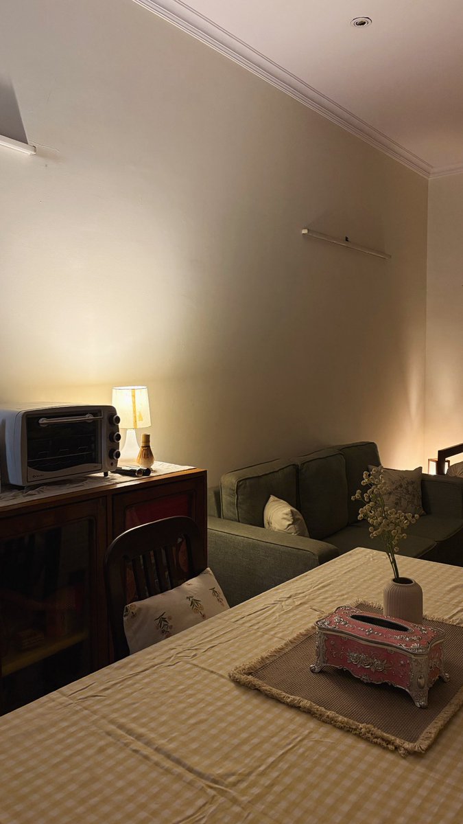 aspillstee's tweet photo. Hey guys! I’m moving out, looking for my replacement. The room is available from 1st Aug onwards. 

Rent - ₹24,200
Location - U Block, Green Park Main.
Tagging @DelhiNCRRoomi for viz https://t.co/AdFzcI2WfY