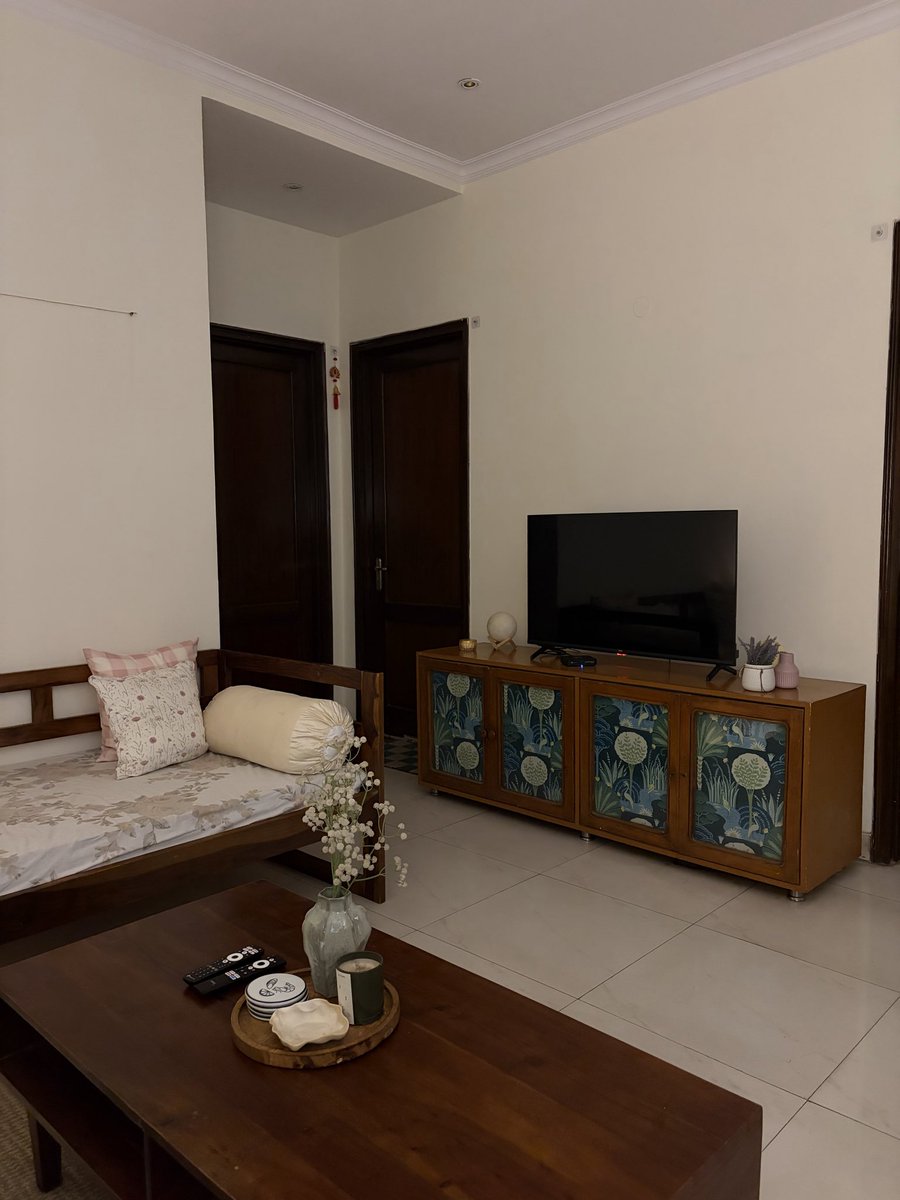 aspillstee's tweet photo. Hey guys! I’m moving out, looking for my replacement. The room is available from 1st Aug onwards. 

Rent - ₹24,200
Location - U Block, Green Park Main.
Tagging @DelhiNCRRoomi for viz https://t.co/AdFzcI2WfY