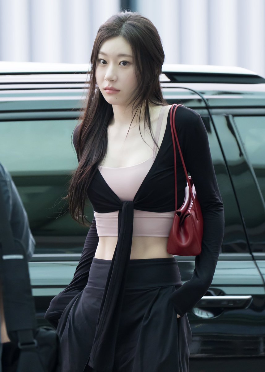 m_fahmi_r's tweet photo. MOMMY CHAERYEONG 🫪🧎‍♂️

#ITZY #MIDZY
#CHAERYEONG #채령 https://t.co/gxkzAUFFKv