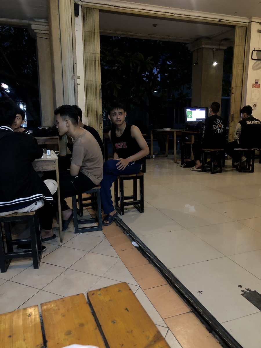 kajcser's tweet photo. jujur blm nemu warkop yg comfy disini, giliran di bekasi malah ada 😭 https://t.co/3PrkQ9gir1