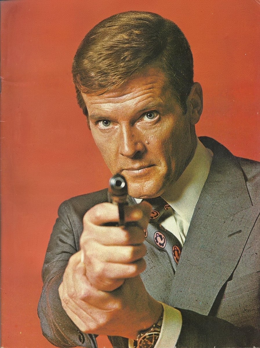 PrintFilm's tweet photo. Roger Moore
as James Bond 007
in Live And Let Die.
Photoplay August 1973. https://t.co/ibiXKF8LPJ