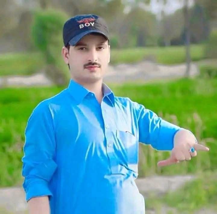 Yousafzai890's tweet photo. لکی مروت میں پھول جیسے نوجوان انعام اللہ بھی اس ڈالری جنگ کا ایندھن بن گیا۔ وہ نامعلوم افراد کی فائرنگ کے نتیجے میں جاں بحق ہوگیا۔ https://t.co/qYirn8rjE0