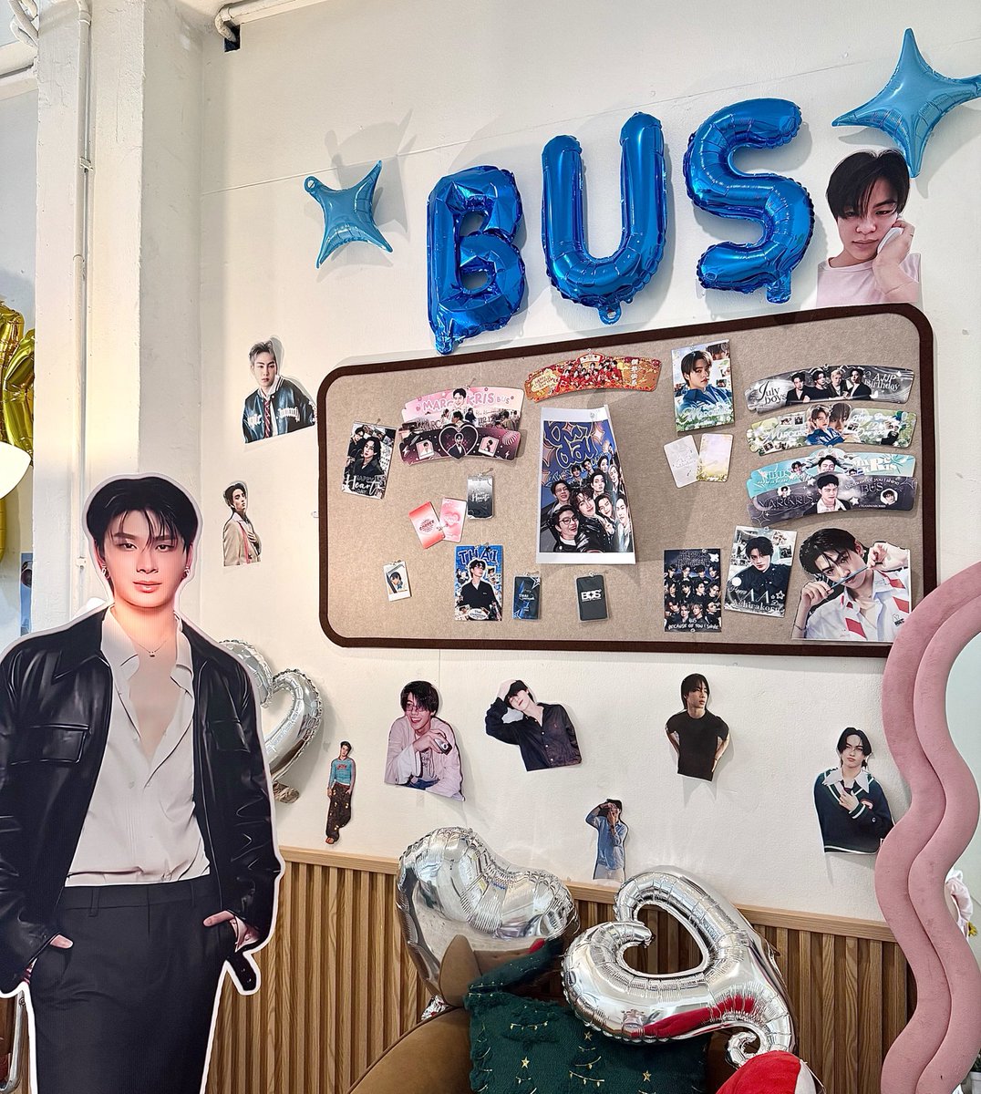 praewlovemarc's tweet photo. ไปเก็บโปรเจคมาร์คไทยที่ร้าน Be mood corner แถวพัฒนาการ 49 มา บรรยากาศร้านน่ารักมาก ถ่ายรูปสวย มี give away แจกด้วยน้า อาหาร เครื่องดื่มอร่อยมาก พนักงานน่ารัก พูดจาสุภาพมากค้าบ โปรเจคมีถึงสิ้นเดือนนี้น้า @SONGJE_S @bemoodcorner 
#Bemoodcorner #THAIchayanon #MARCKRIS https://t.co/LcrEeOStdQ
