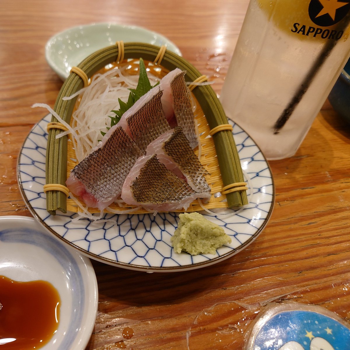 pyNeko's tweet photo. 場末の居酒屋でカンパーイ！ https://t.co/MguNQ7oB2t