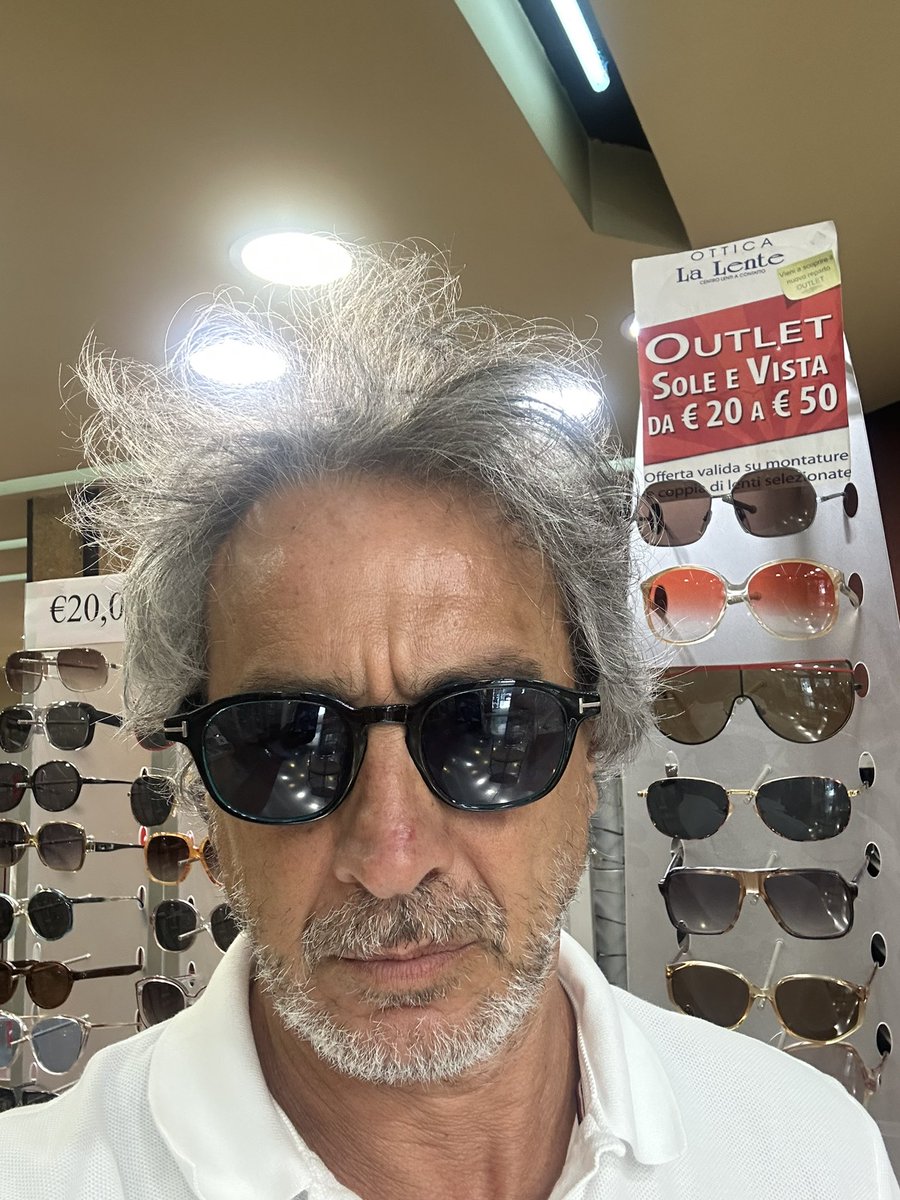 TranchinaRaff's tweet photo. ampia offerta occhiali da sole a partire da euro 19,99🏖️🤪💰 https://t.co/7WhPRtJb9H