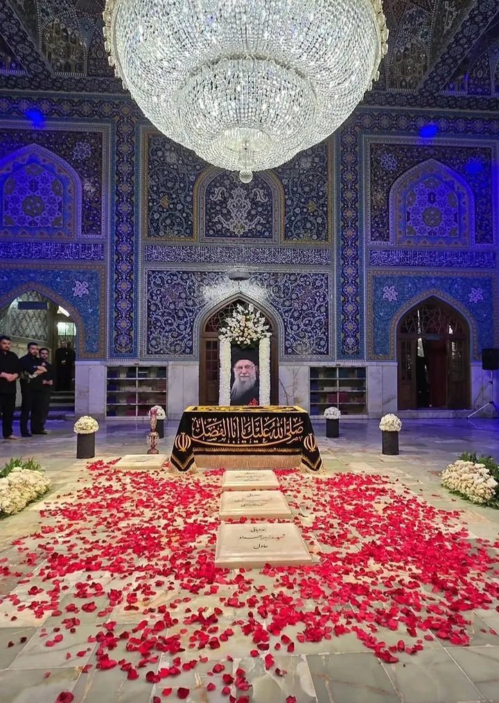 Fzh_jli2002's tweet photo. تموم شد  💔
پس از هفتاد سال مجاهدت، حالا در آغوش امام رضا علیه‌السلام، آرام گرفتی ..

#رهبر_شهید 
#یالثارات_الخامنه‌ای
#انتقام_خون_امام_شهید https://t.co/BtMzTJtAD6