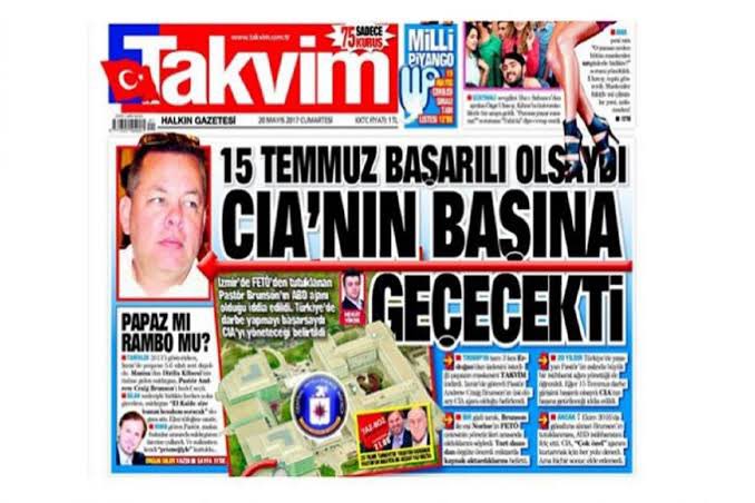 yildarado's tweet photo. Bugünkü yazı: Trump’ın unutamadığı ama bizim çoktan unuttuğumuz…

https://t.co/OPSQjvnuEk

Trump’ın adını unutmamıza izin vermediği meşhur rahip Andrew Craig Brunson’ı bir uluslararası krize çeviren 
bütün suçlamalar Dua kod adlı bir gizli tanığın ifadesi üzerine kurulmuştu.

Ama Dua’nin anlattıklarının büyük bir çoğunluğu ve verdiği belgelerin tamamı, bir zamanlar mensubu olduğu ve husumetli bir şekilde ayrıldığı anlaşılan Mormonların Türkiye’de faaliyetleri hakkındaydı. 

Brunson’ın mensup olduğu kilise ise Evanjelik bir kiliseydi ve onların Mormonlarla arası pek iyi değildi, hatta bazıları onları Hristiyan olarak bile görmüyordu.

Ama savcı, adliyede bir İzmir Konsili kurarak iki kiliseyi birleştirivermişti.

Bu önyargı, cehalet Türkiye’ye çok pahalıya patladı.

Davası altı yıldır Yargıtay’da bekleyen Brunson, ABD’nin uzak bir kasabasındaki kilisesinde rahipliğe devam ediyor. 

Davanın savcısı kendini şiire verdi, en son “Kadın Gibi Seveceksin” adlı bir şiir kitabı çıktı. 

Brunson’ın CIA’nin başına geçirileceğini iddia eden gazeteciler, ondan sonra kaç tur daha yalan dolanla nicelerinin daha canını yaktı, hala tvlerde her konuda konuşuyorlar.

Brunson krizi yüzünden sıçrayan dolar bir daha tutulamadı ve 46 TL’yi geçti.

Hukuk devleti ile dış politika, ekonomi, güvenlik arasında nasıl bir ilişki var anlaşıldı mı?

Maalesef sorunun cevabı evet değil.

Artık kimse Brunson’ın adını hatırlamak bile istemiyor. 

Ama işte bunu Trump’a kim söyleyecek?