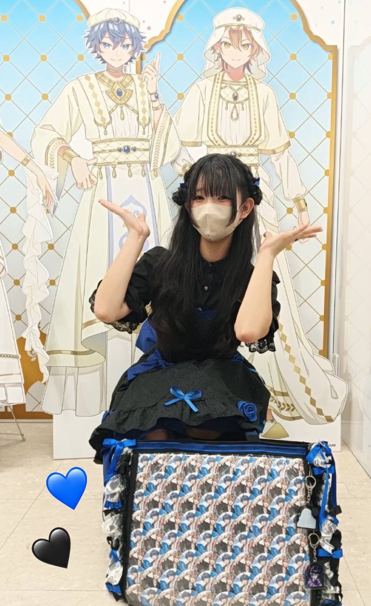 53_miko's tweet photo. 両手に男でーす🖤💙 https://t.co/GsXudDuv8L