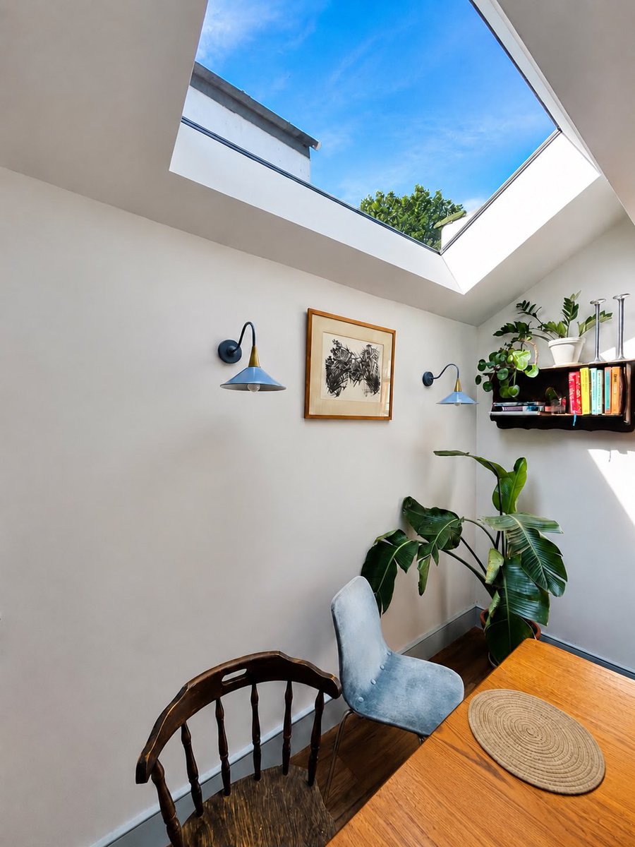 ELC_Builders's tweet photo. Home office extension and fit out delivered by Essex and London Construction in Leytonstone.

#leytonstone #eastlondon #kitchenextension #velux #windowdesign #bookshelf #homeoffice #workfromhome #architecturaldesign #england #walllighting #extensionbuilders #builders #elc https://t.co/hmCeSezz08
